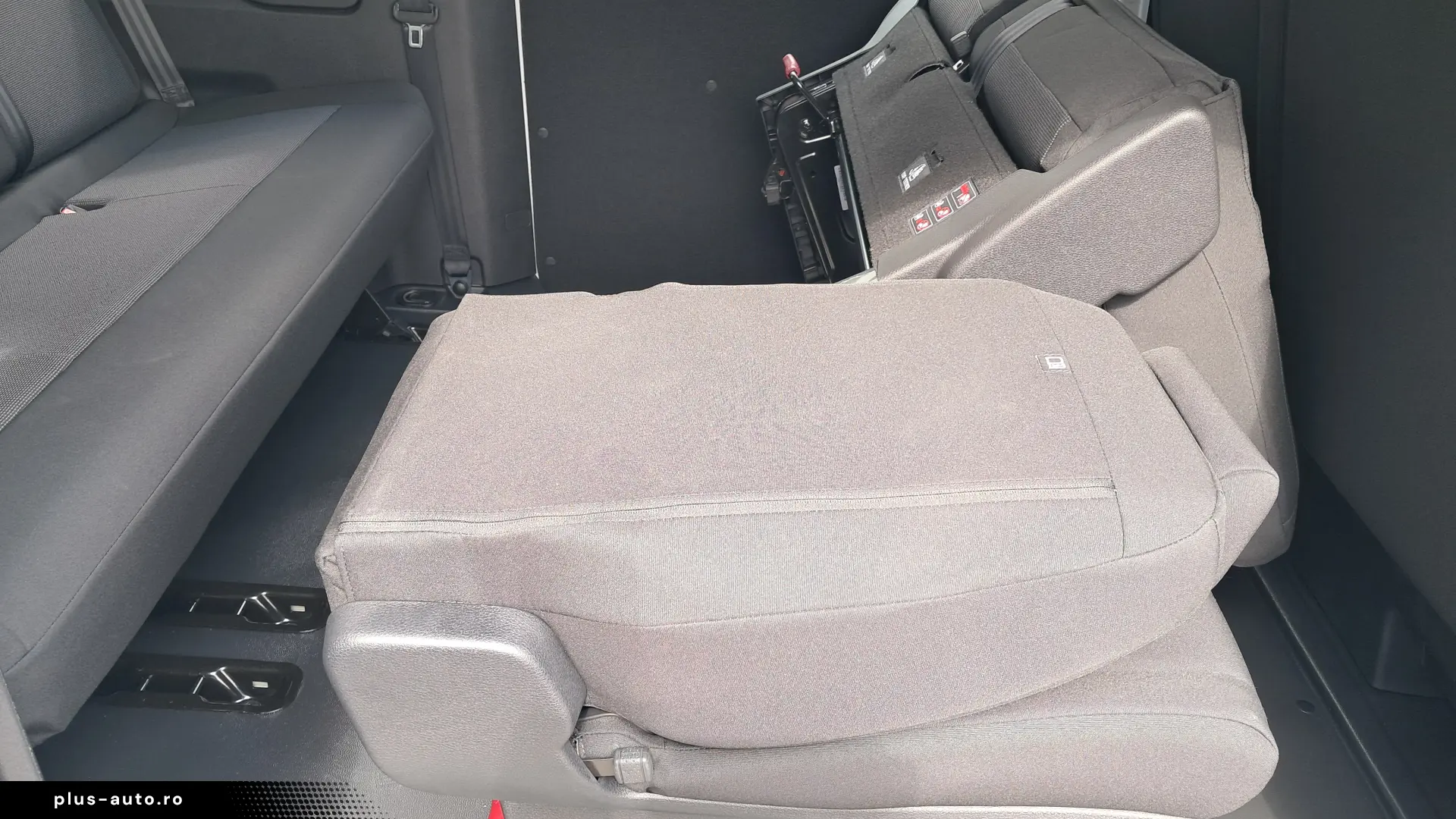 Citroën Jumpy Combi L3 8 1 locuri 2.2 diesel 180 CP automata