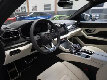 Lamborghini Urus SE  2026 Selezione Carbon Pano Massage 23