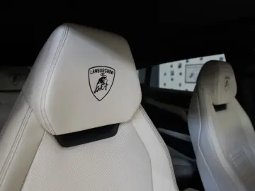 Lamborghini Urus SE  2026 Selezione Carbon Pano Massage 23