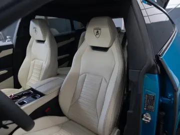 Lamborghini Urus SE  2026 Selezione Carbon Pano Massage 23