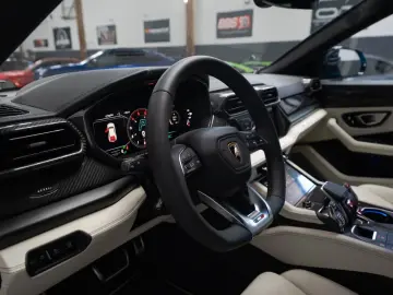 Lamborghini Urus SE  2026 Selezione Carbon Pano Massage 23