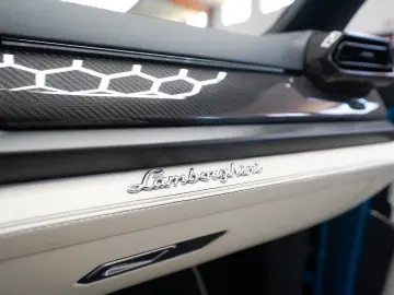 Lamborghini Urus SE  2026 Selezione Carbon Pano Massage 23