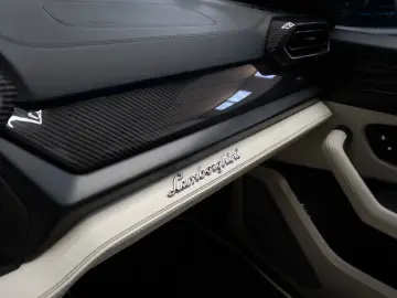 Lamborghini Urus SE  2026 Selezione Carbon Pano Massage 23