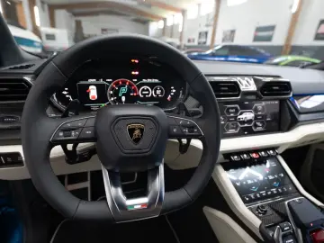 Lamborghini Urus SE  2026 Selezione Carbon Pano Massage 23