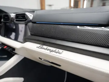 Lamborghini Urus SE  2026 Selezione Carbon Pano Massage 23