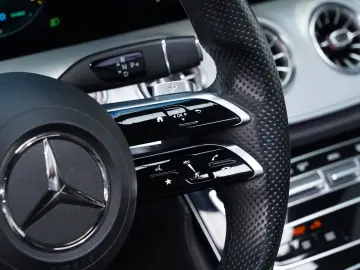 MERCEDES-BENZ E 300 Coupé AMG 9G LED PANO BURM 360  …