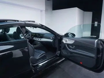 MERCEDES-BENZ E 300 Coupé AMG 9G LED PANO BURM 360  …