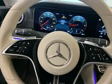 MERCEDES-BENZ E 220 d Leder MBUX LED Pano Ambiente C…