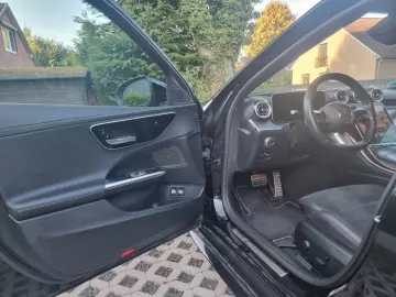 MERCEDES-BENZ C 300e - AMG Line - HUD  360  Cam  ACC
