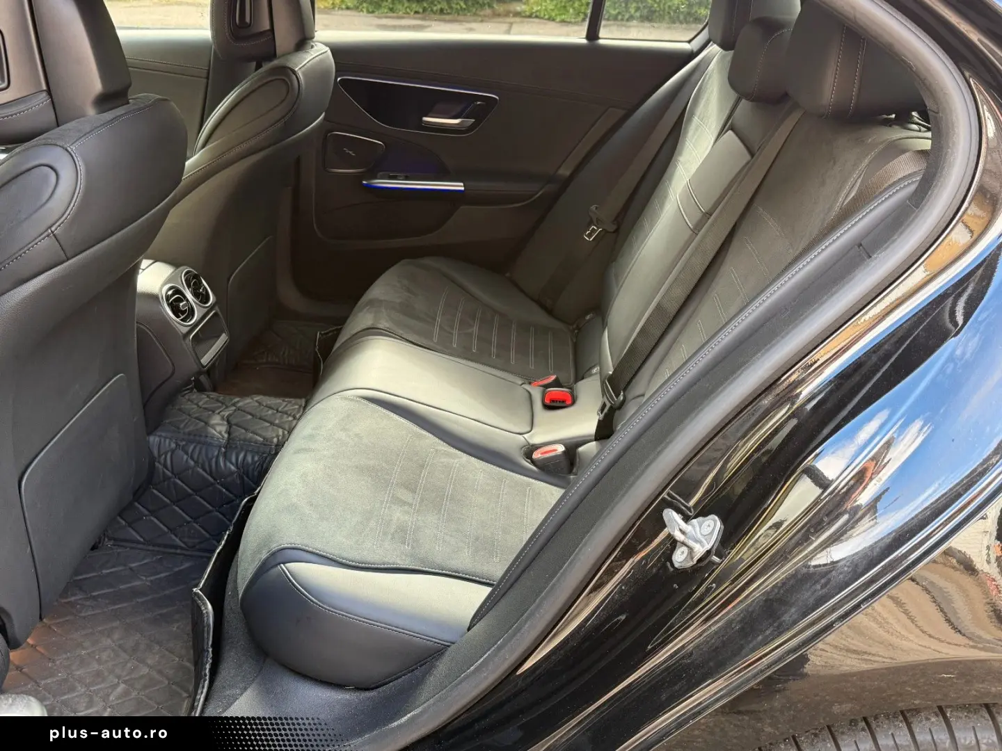 MERCEDES-BENZ C 300 AMG Sport DIGITAL LIGHT MBUX 360