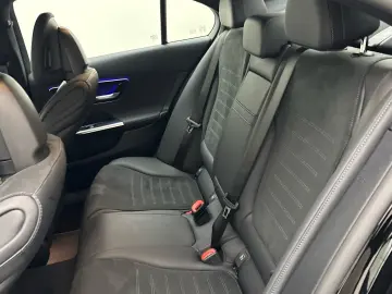 MERCEDES-BENZ C 300 d AMG Distronic Totwinkel Amb CarPlay