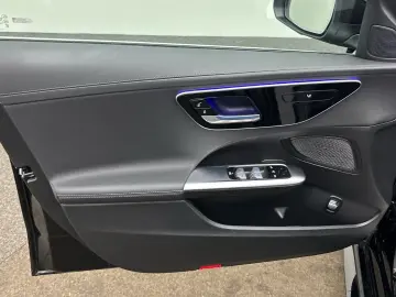 MERCEDES-BENZ C 300 d AMG Distronic Totwinkel Amb CarPlay