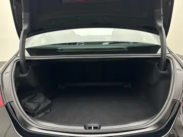 MERCEDES-BENZ C 300 d AMG Distronic Totwinkel Amb CarPlay