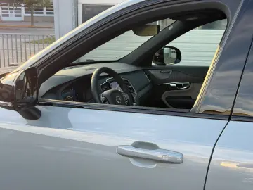 VOLVO XC90 T8 Dark Luft AHK Pano H&K Unfallfrei wieNEU
