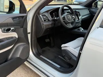 VOLVO XC90 T8 Dark Luft AHK Pano H&K Unfallfrei wieNEU