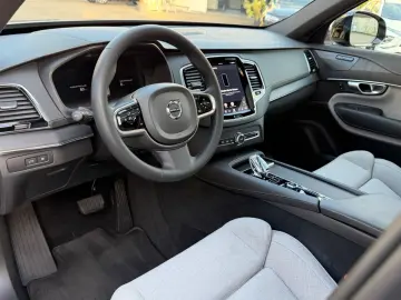 VOLVO XC90 T8 Dark Luft AHK Pano H&K Unfallfrei wieNEU