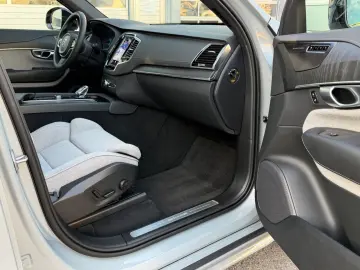 VOLVO XC90 T8 Dark Luft AHK Pano H&K Unfallfrei wieNEU