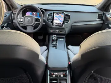 VOLVO XC90 T8 Dark Luft AHK Pano H&K Unfallfrei wieNEU