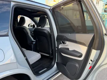 VOLVO XC90 T8 Dark Luft AHK Pano H&K Unfallfrei wieNEU