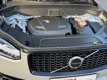 VOLVO XC90 T8 Dark Luft AHK Pano H&K Unfallfrei wieNEU