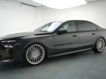 BMW 740d M-Paket ICONIC CinemaTV SkyLounge 360  HUD