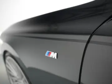 BMW 740d M-Paket ICONIC CinemaTV SkyLounge 360  HUD