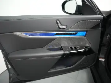 BMW 740d M-Paket ICONIC CinemaTV SkyLounge 360  HUD