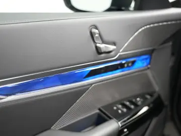 BMW 740d M-Paket ICONIC CinemaTV SkyLounge 360  HUD