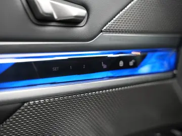 BMW 740d M-Paket ICONIC CinemaTV SkyLounge 360  HUD