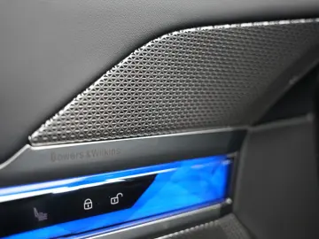 BMW 740d M-Paket ICONIC CinemaTV SkyLounge 360  HUD
