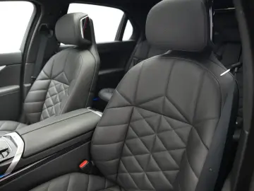 BMW 740d M-Paket ICONIC CinemaTV SkyLounge 360  HUD
