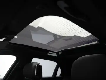 BMW 740d M-Paket ICONIC CinemaTV SkyLounge 360  HUD