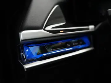 BMW 740d M-Paket ICONIC CinemaTV SkyLounge 360  HUD