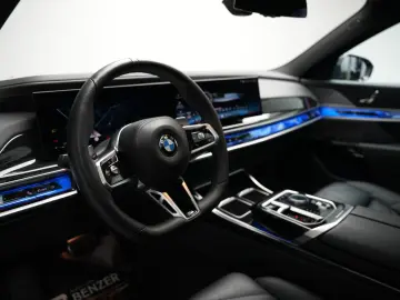 BMW 740d M-Paket ICONIC CinemaTV SkyLounge 360  HUD