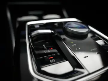 BMW 740d M-Paket ICONIC CinemaTV SkyLounge 360  HUD