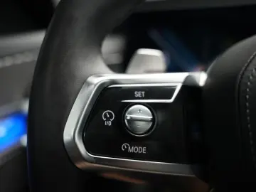BMW 740d M-Paket ICONIC CinemaTV SkyLounge 360  HUD