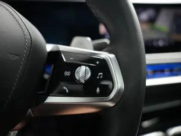 BMW 740d M-Paket ICONIC CinemaTV SkyLounge 360  HUD