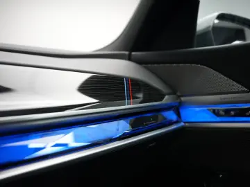 BMW 740d M-Paket ICONIC CinemaTV SkyLounge 360  HUD