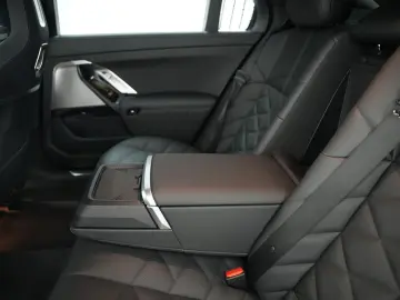 BMW 740d M-Paket ICONIC CinemaTV SkyLounge 360  HUD