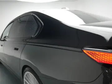 BMW 740d M-Paket ICONIC CinemaTV SkyLounge 360  HUD