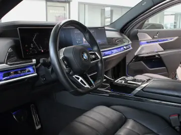 BMW 740D XD  M SPORT PRO  THEATRE B&W SKY-LOUNGE 21
