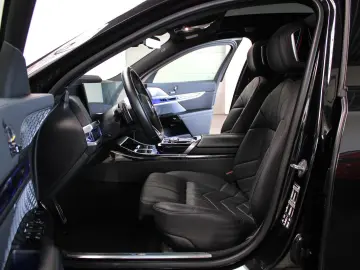BMW 740D XD  M SPORT PRO  THEATRE B&W SKY-LOUNGE 21