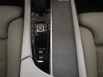 VOLVO XC90 T8 AWDUltimate Dark Recharge Plug-In Hybrid