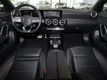 MERCEDES-BENZ CLA 200 4M Coupé AMG DISTRO PANO M-LED 19