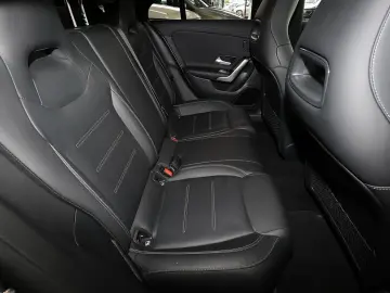 MERCEDES-BENZ CLA 200 4M Coupé AMG DISTRO PANO M-LED 19