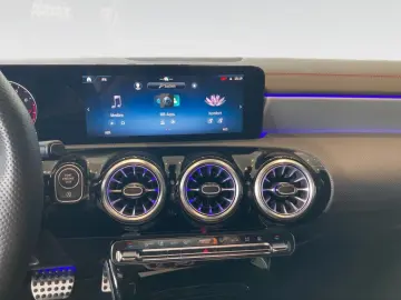 MERCEDES-BENZ CLA 250 4M AMG Line Premium Night Pano DISTR