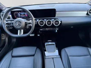 MERCEDES-BENZ CLA 220 4M Coupé AMG MBEAM BURM DISTR PANO KAM
