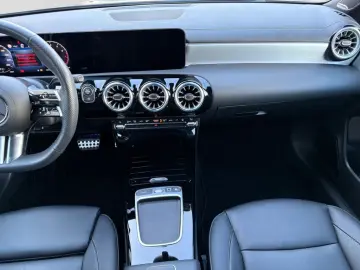 MERCEDES-BENZ CLA 220 4M Coupé AMG MBEAM BURM DISTR PANO KAM