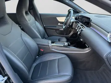 MERCEDES-BENZ CLA 220 4M Coupé AMG MBEAM BURM DISTR PANO KAM