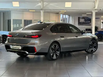 BMW 740d xDrive M Sport DA PA Prof SkyLounge 21  LMR